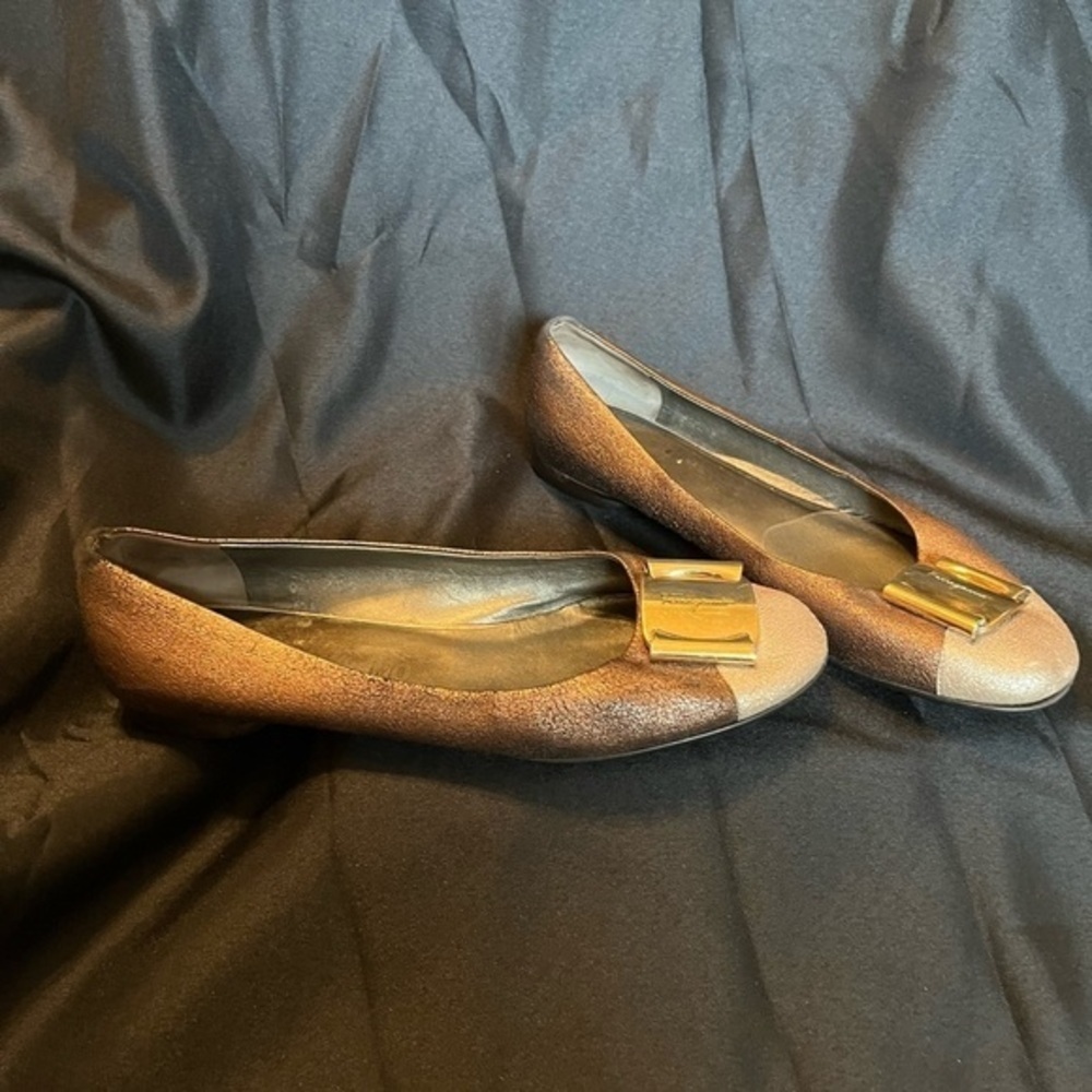 FERRAGOMO’S~BRASS~KID SKIN LEATHER FLATS~VINTAGE~SIZE 9.5